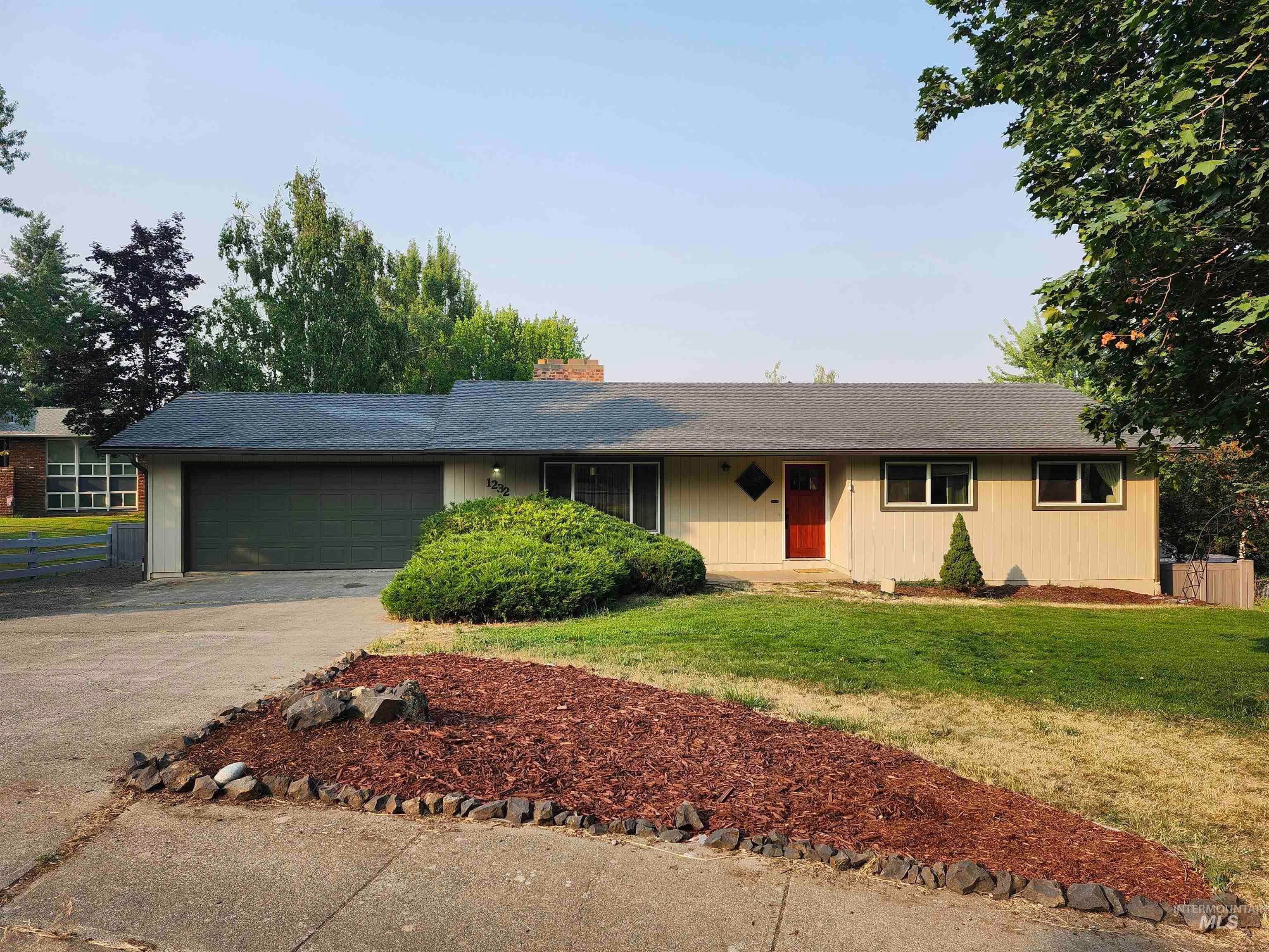 1232 Ponderosa Dr, Moscow