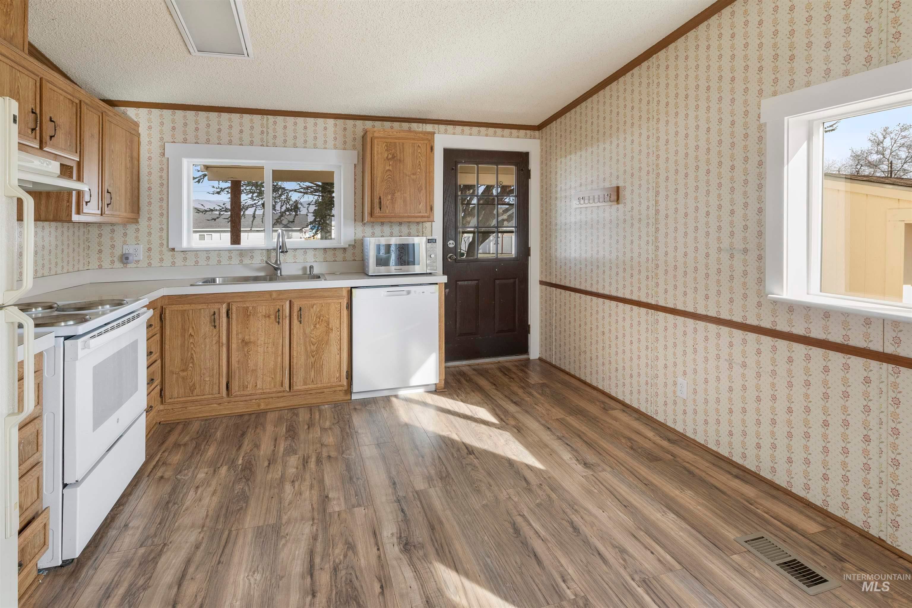 2015 6th Avenue #102, Clarkston, WA 99403 — photo 2
