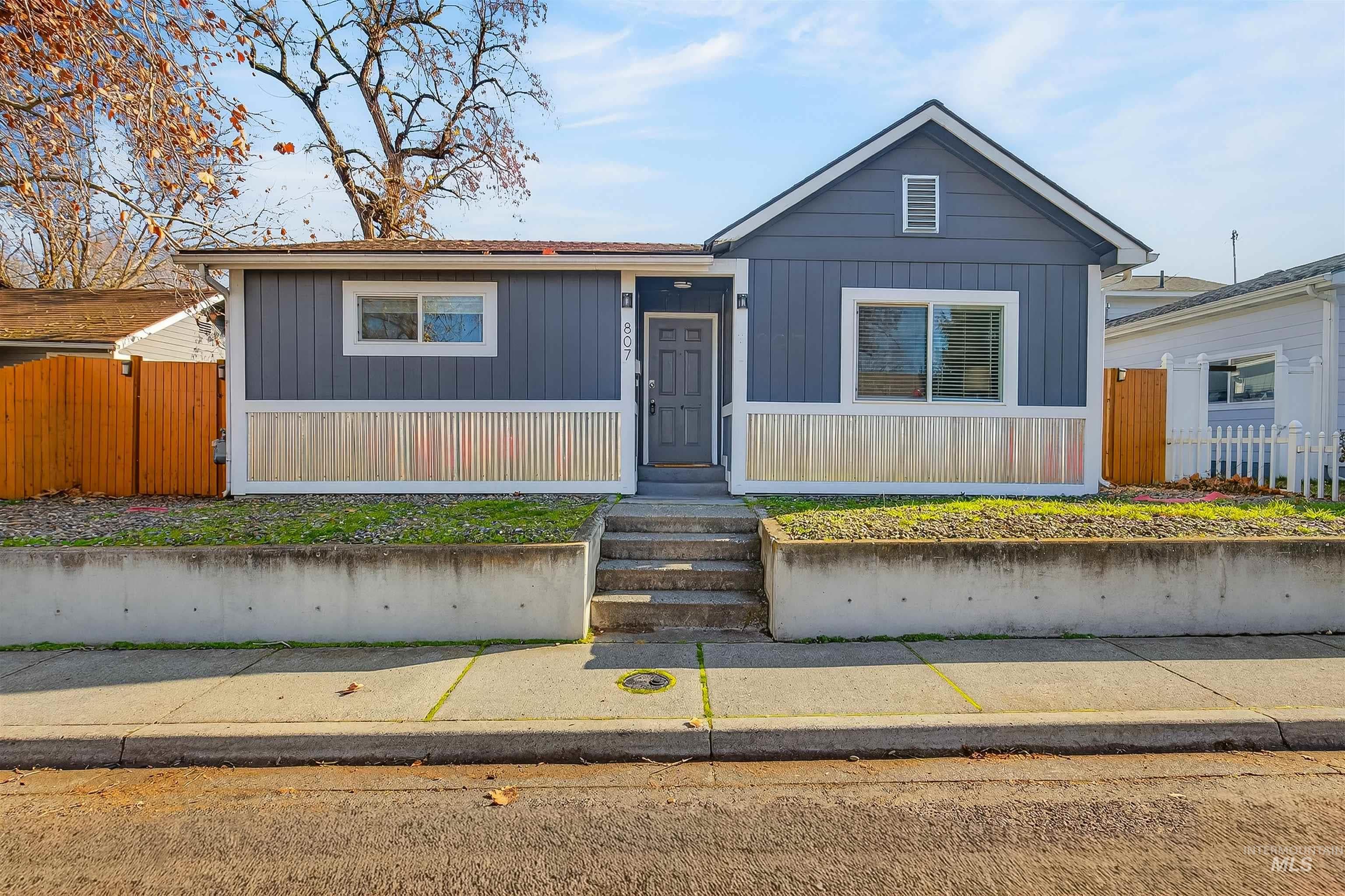 807 3rd Street, Clarkston