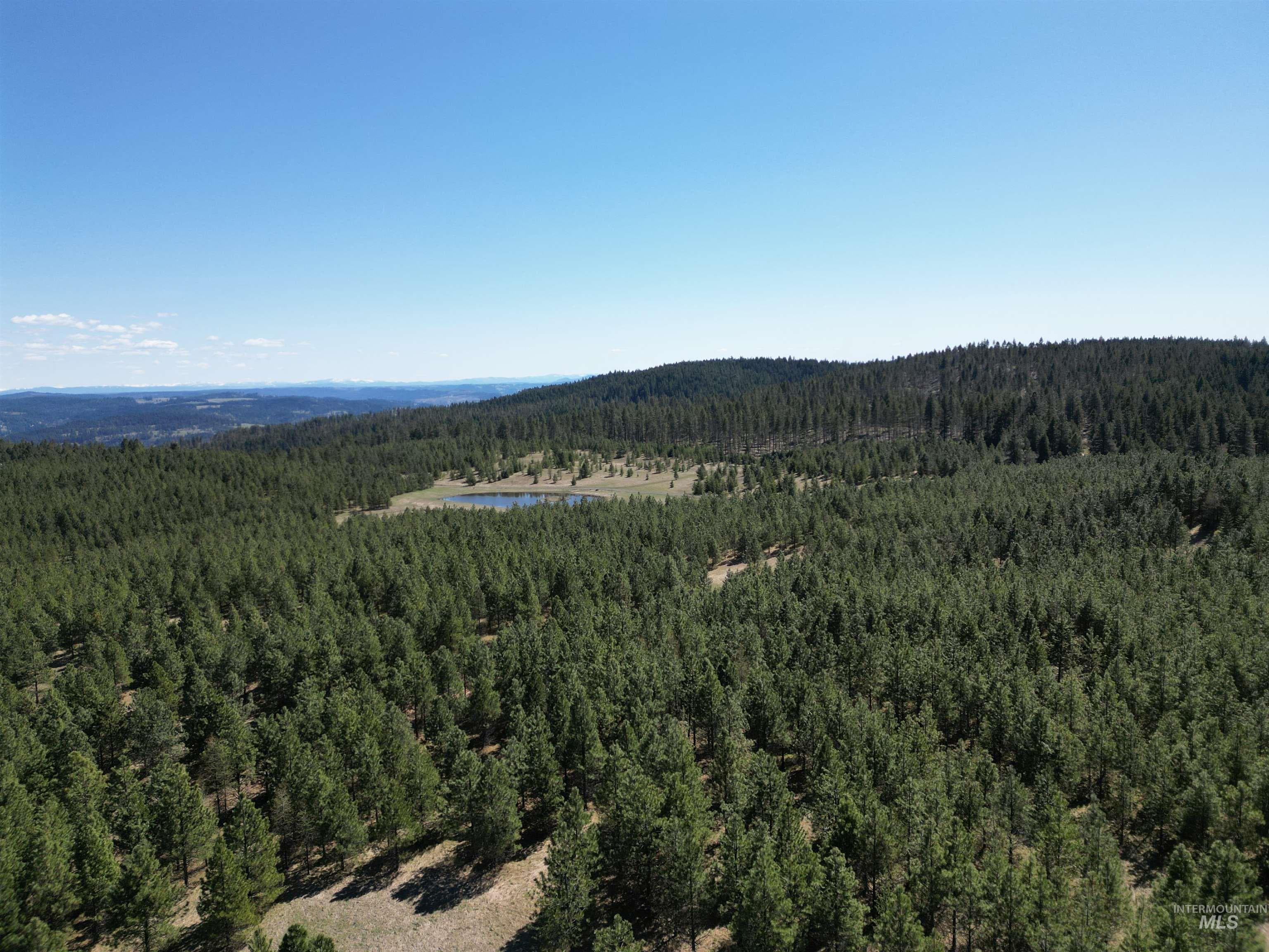4975 Middle Road, Lenore