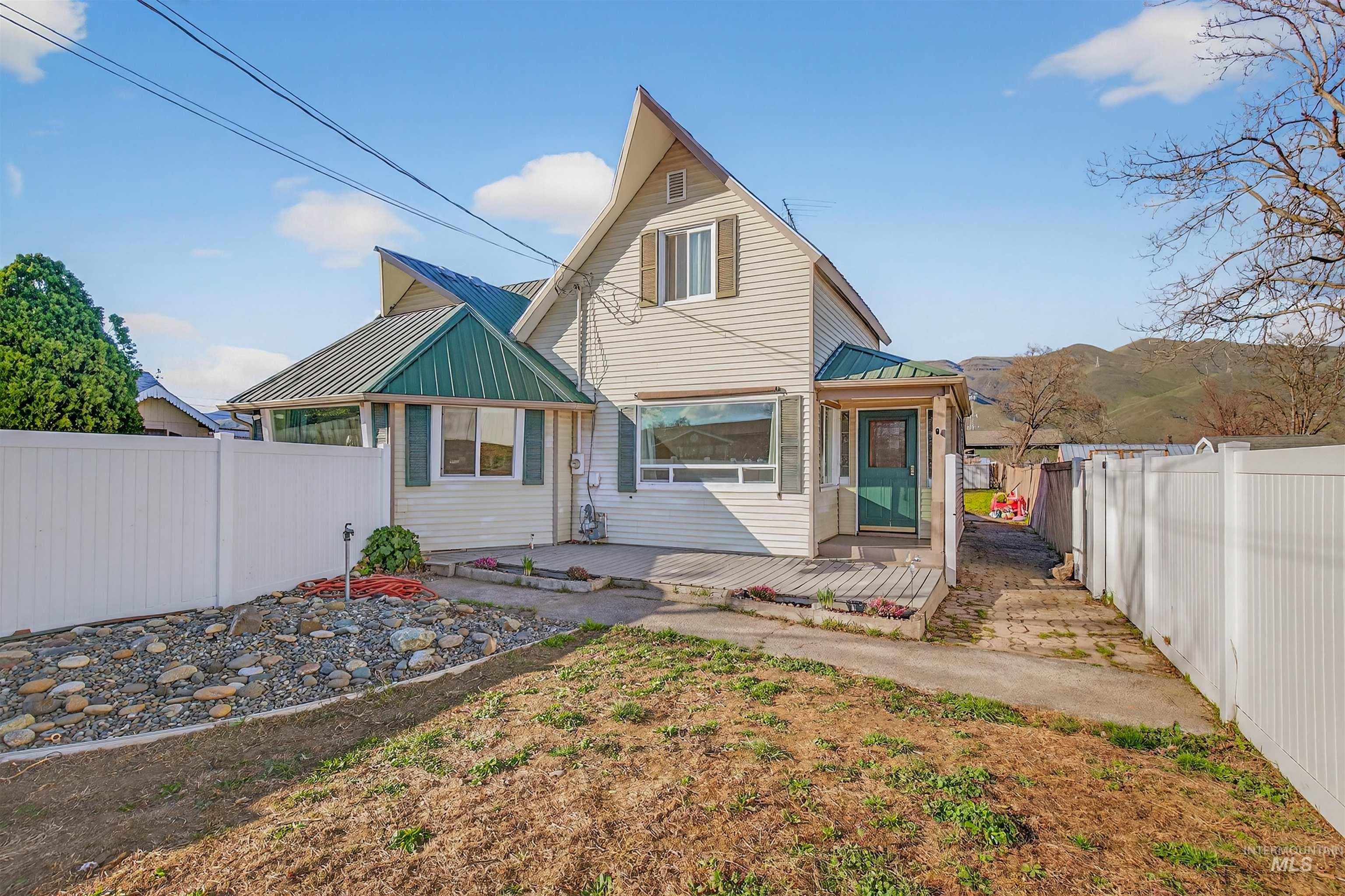 1266 Poplar St, Clarkston